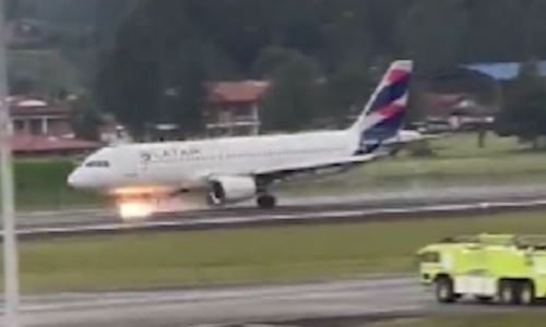 Video: así vivieron los pasajeros de un avión el momento de un aterrizaje de emergencia