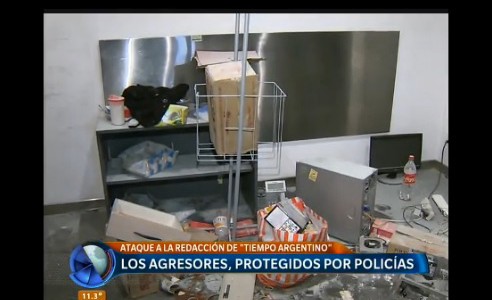 Encapuchados irrumpieron en el diario Tiempo Argentino y provocaron destrozos