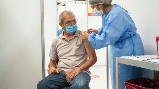 Grupos priorizados ya pueden solicitar turnos para vacunarse contra la gripe en CABA