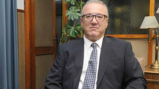 El diálogo entre un cirujano acusado de abuso y un sicario: “Un tiro en la rodilla hasta que quede rengo"