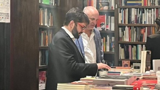 El presidente de Chile salió a caminar por Palermo: qué compró