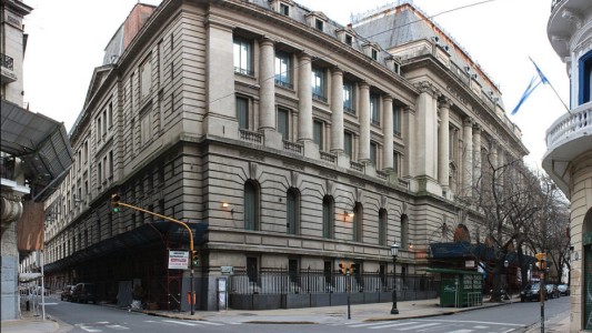 Declaran monumento histórico al Colegio Nacional Buenos Aires