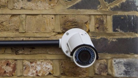 Instaló una cámara para vigilar a su ex: le dieron prisión condicional y deberá hacer "un tratamiento de reeducación emocional"