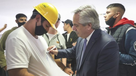El Presidente entregó viviendas en Avellaneda: "Tener un techo digno es un derecho humano"
