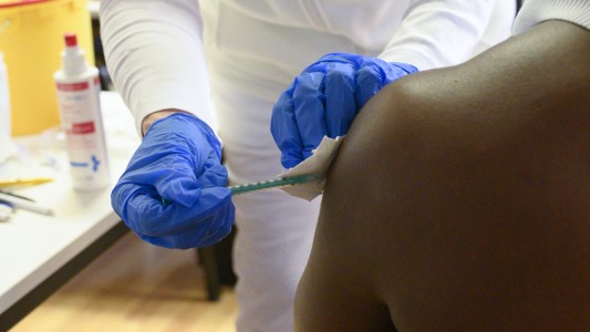 XE, la nueva variante del coronavirus: cuántas dosis de la vacuna se necesitan para estar protegido