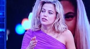 El vestido transparente de Justina Bustos en un programa de España que revolucionó las redes