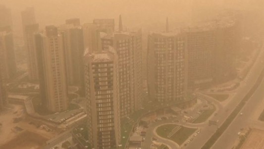Impactante tormenta de polvo cubrió por completo una ciudad en Irak