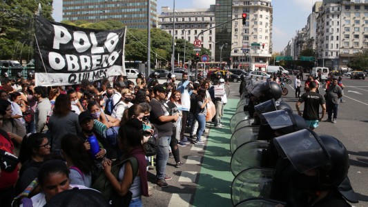 Otra jornada de caos de tránsito por marchas y cortes en el centro porteño
