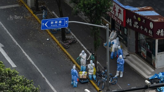 Brote de coronavirus en Shanghai: trabajadores duermen en las oficinas
