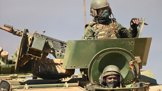 El Ministerio de Defensa brasileño confirmó la compra de implantes de penes inflables para el ejército