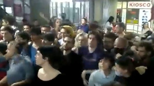 Video: Batalla campal estudiantil en la Facultad de Filosofía y Letras