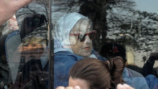 Un juez ordenó la detención de Hebe de Bonafini