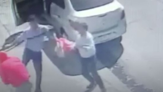 Le pegó una patada al motochorro y evitó el robo - #REC