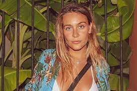 Una conejita de Playboy escrachó al Toto Salvio: "¿Este es el que atropelló a su mujer?"