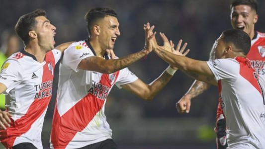 Con polémica, River se lo dio vuelta a Banfield y no le pierde pisada a Racing