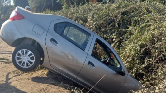 Tomó su primera clase de manejo y terminó con el auto en una zanja