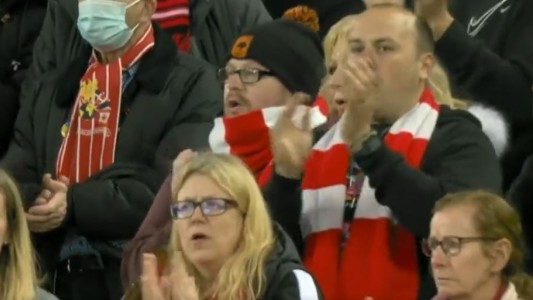 Hinchas del Liverpool le dedicaron un minuto de aplausos a Cristiano Ronaldo