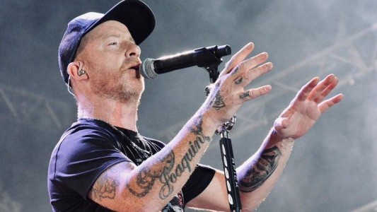 Motochorros interceptaron al cantante de La Beriso a la salida de un banco y le robaron una mochila con dinero