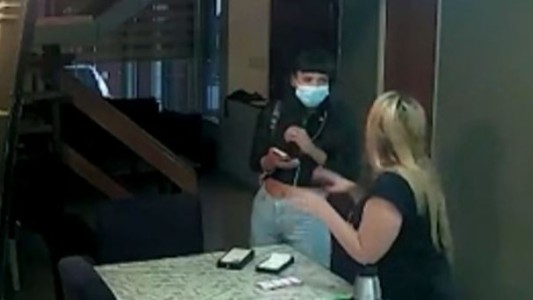 Vendió un celular de alta gama y le pagaron con dólares falsos