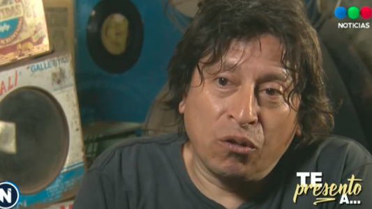 Te presento: el canillita que armó un museo con las donaciones de los cartoneros