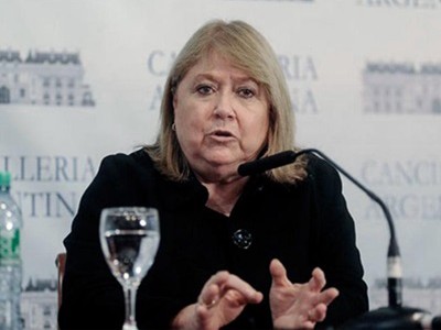 Relaciones con Gran Bretaña: acuerdan un nuevo vuelo mensual a Malvinas