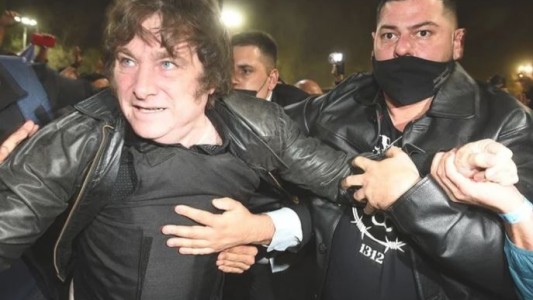 Milei usa chaleco antibalas en sus actos públicos