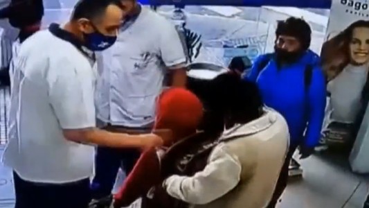 Mi mamá, la mechera: metió lo robado en la mochila de su hija