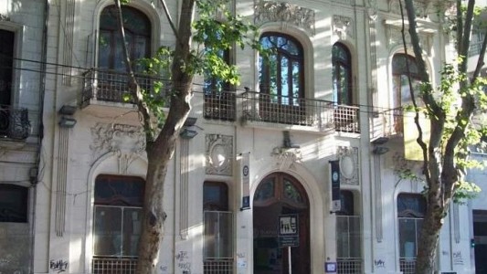 Denuncian el robo de unas 50 computadores en una escuela de Almagro