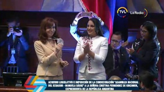Cristina Kirchner recibió una condecoración en Ecuador y reivindicó la "Patria Grande"