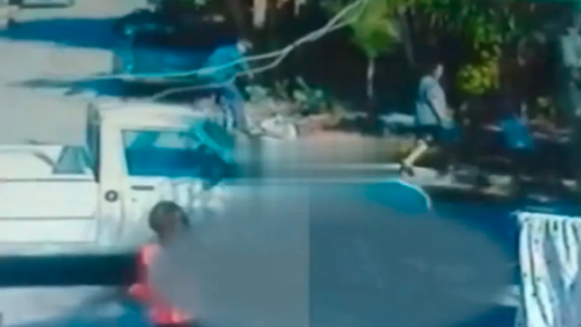 Un nene de 2 años se soltó de la mano de su mamá, corrió hacia la calle y murió atropellado