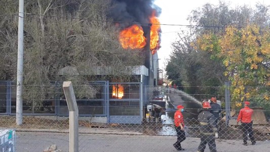 Se incendió una planta de ensamblado de motos en Córdoba