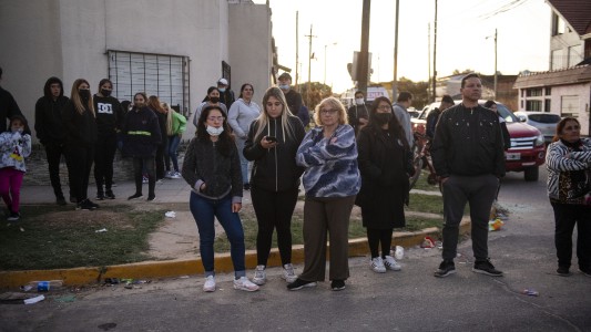 Disturbios en la puerta de un colegio de Bernal tras denuncias por supuesto abuso