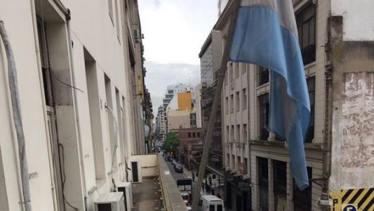 Golpearon y retuvieron tres horas a un funcionario nacional para robar en su casa de Palermo