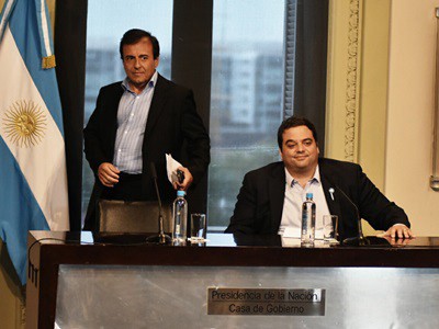 El Gobierno formalizó la convocatoria al diálogo con trabajadores y empresarios