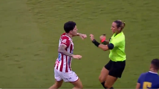 "¡Calma, Jean Carlos!": jugador atacó a una árbitro en Brasil - #FlashChat
