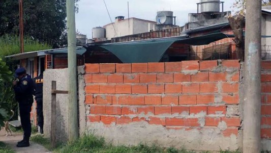 Un nene de 2 años llegó muerto al hospital y detuvieron a los padres: tenía golpes, quemaduras y sarna