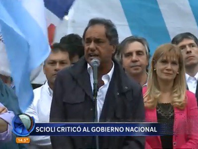 Scioli aseguró que "quieren dividir al peronismo"
