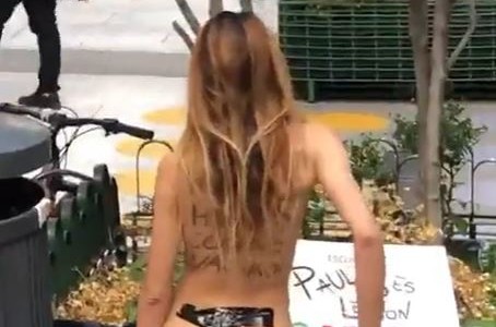 Se desnudó para protestar en contra del autotune: "La música tocada por seres humanos está muriendo"