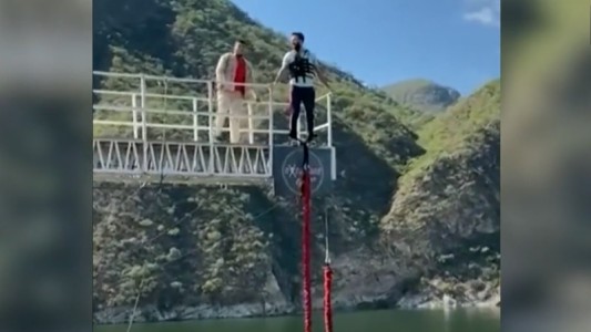 Video: hizo bungee jumping en Salta y terminó internado