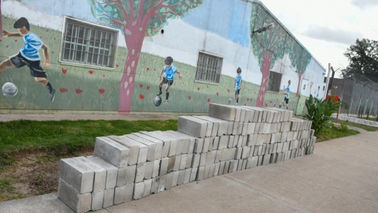 En una cárcel bonaerense elaboraron más de 1.200 ladrillos para ampliar una biblioteca popular