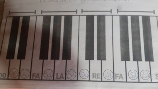 Un regalo especial para Joaquín, el nene que practicaba en un piano de papel