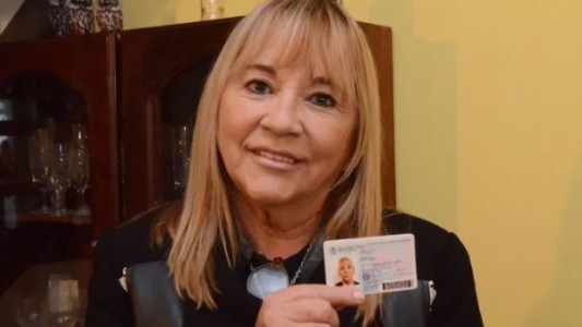 "Heroína de Guerra de Malvinas": Enfermera veterana de Malvinas recibió DNI de honor