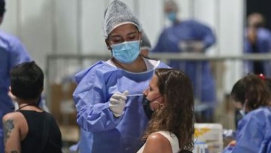 Cuáles son las dos regiones en las que no bajan los casos de Covid-19