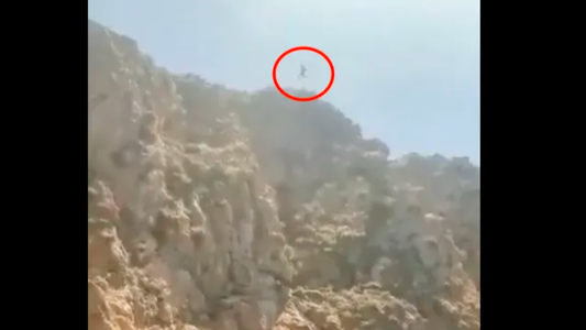 Video: un turista saltó de un acantilado en Mallorca y murió ahogado frente a su novia
