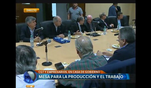 El Gobierno anunció un acuerdo con empresarios para evitar despidos hasta "marzo de 2017"