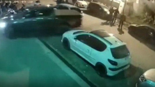 Locura en Formosa: lo echaron de un boliche e incrustó su auto contra el local