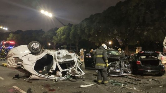 Choque múltiple en Palermo: fallecieron dos jóvenes