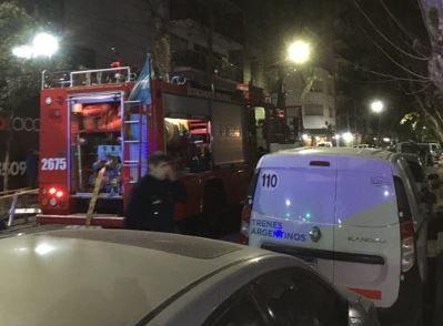 Un muerto al incendiarse un departamento en un edificio en Belgrano