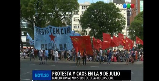 Organizaciones sociales cortan la avenida 9 de Julio