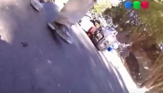 Video: Policía chocó al motochorro que perseguía